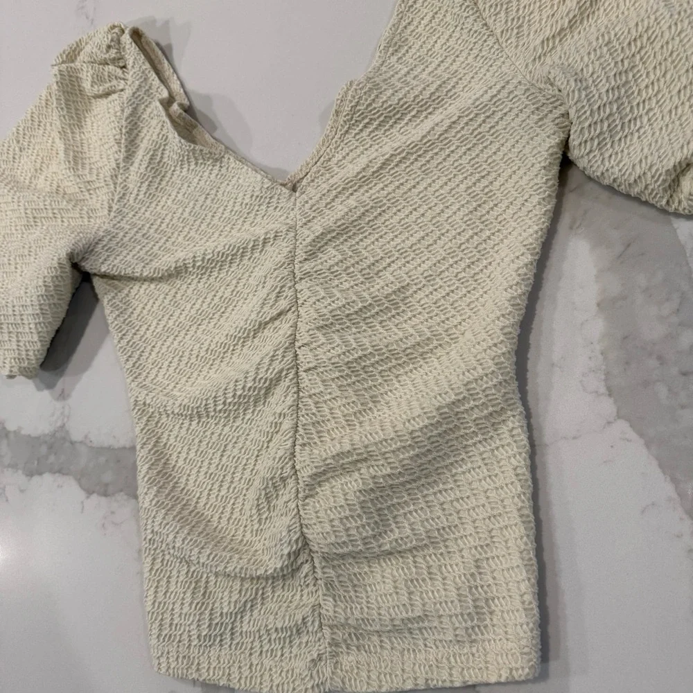 Free People Textured Puff Sleeve Cupcake Top Women’s Small Ivory Double V-Neck